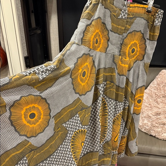 Floral Patterned Skirt - Yellow and Gray size large - Picture 3 of 7